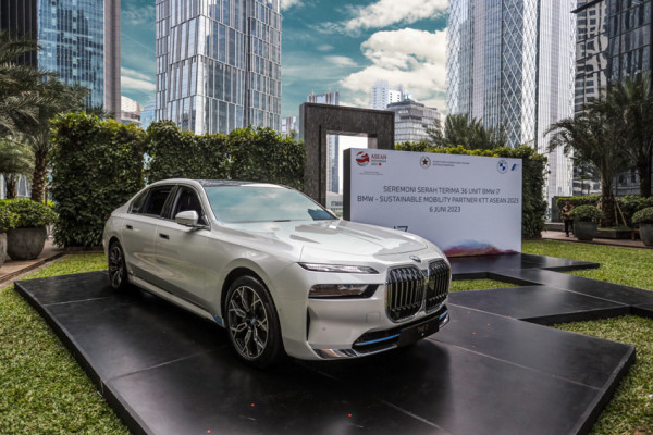 Penjualan Mobil Premium Laris Manis, BMW Bawa Dua Mobil Listrik Lagi ke Indonesia