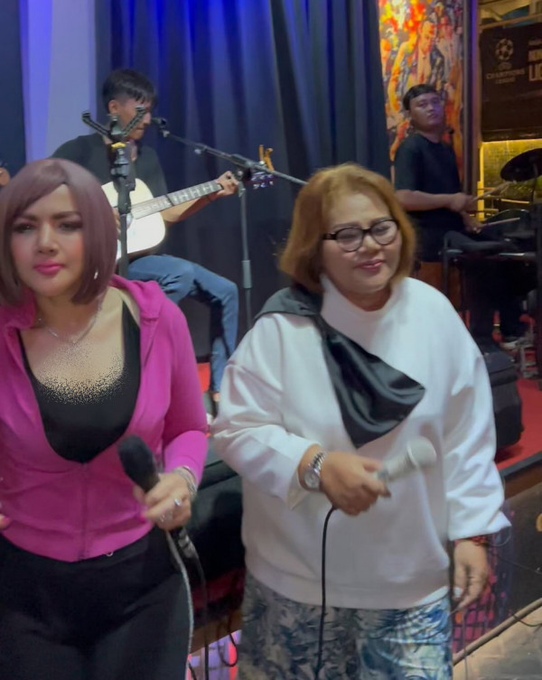 Barbie Kumalasari dan Ibunda Virgoun Nyanyi Lagu Tua Tua Keladi, Warganet: Nyindir Anak Sendiri