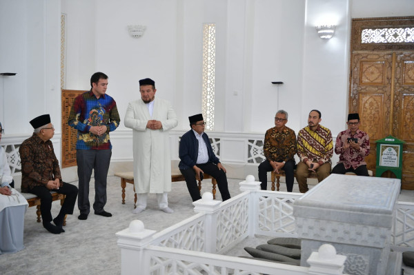 Wapres Ma'ruf Amin Ziarah ke Makam Imam Bukhari di Uzbekistan, Kenang Peran Penting Bung Karno