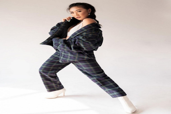 9 Asisten Artis Indonesia Berwajah Rupawan, Siap Saingi Popularitas si Bos?