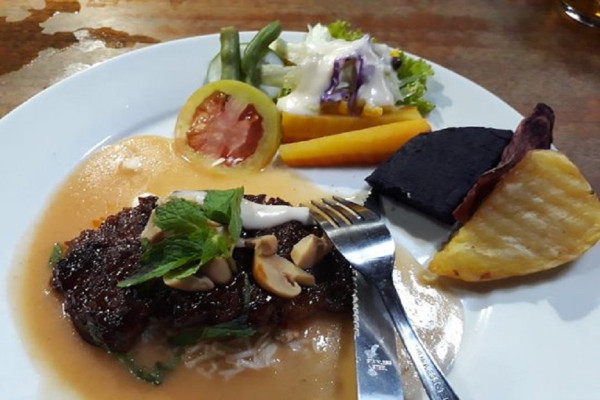 8 Tempat Makan Selat Paling Autentik di Solo, Aneka ‘Saladnya Wong Jowo’ Enak Tenan