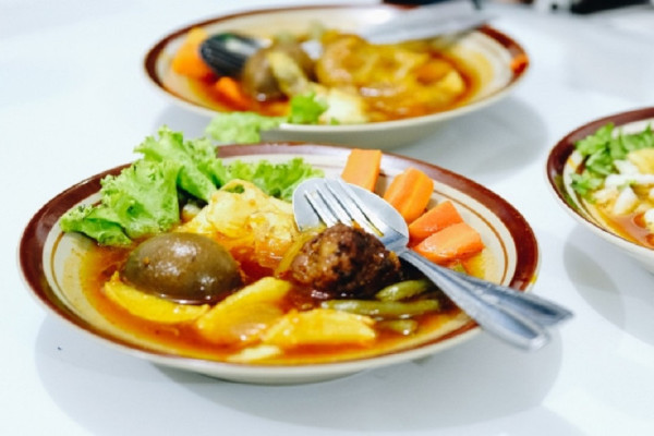 8 Tempat Makan Selat Paling Autentik di Solo, Aneka ‘Saladnya Wong Jowo’ Enak Tenan