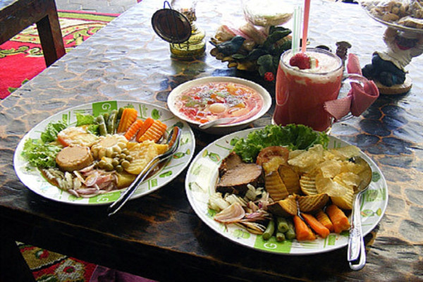 8 Tempat Makan Selat Paling Autentik di Solo, Aneka ‘Saladnya Wong Jowo’ Enak Tenan