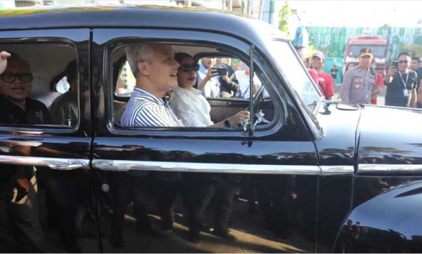 Spesifikasi Sedan Plymouth De Luxe 4-Door, Mobil Klasik Penjemput Ganjar Pranowo di Bali