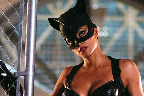 8 Film Adaptasi Paling Aneh, Ada yang Rungkad Abis!
