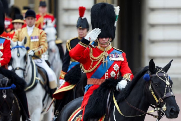 6 Keunikan Tradisi Upacara Trooping of the Color di Kerajaan Inggris