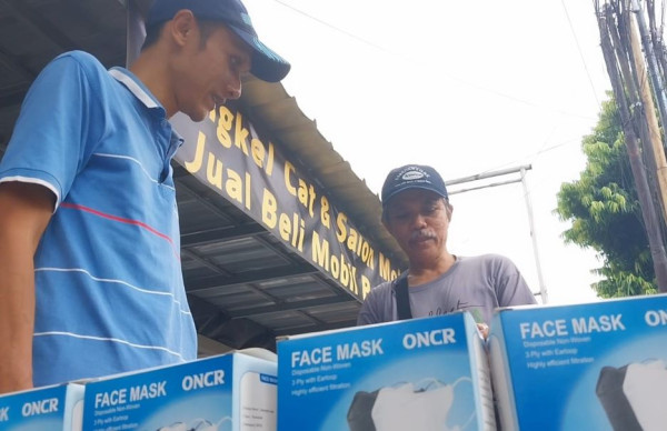 Aturan Wajib Masker Dicabut, Pedagang Curhat Penjualan Anjlok 90%