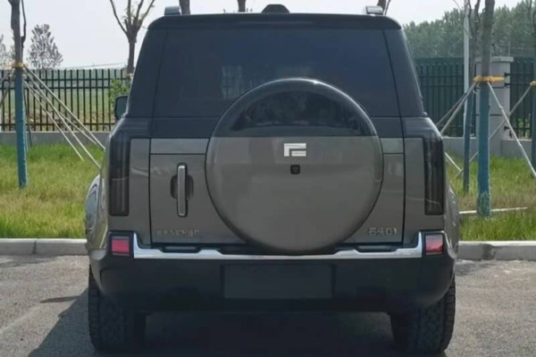 Land Rover Defender KW China Ini Lebih Ganteng dan Canggih Dibandingkan Versi Orinya
