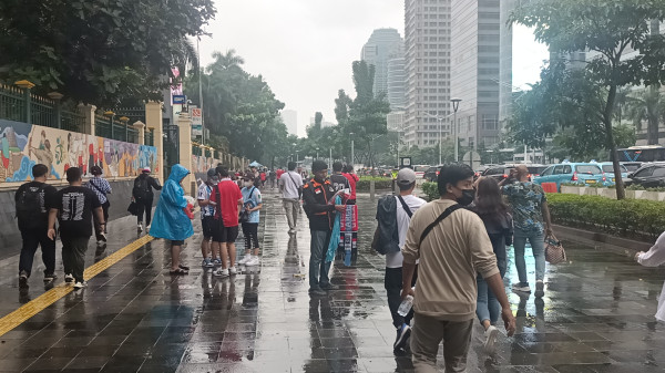 Jelang Laga Timnas Indonesia Vs Argentina, Animo Masyarakat Tinggi meski Diguyur Hujan