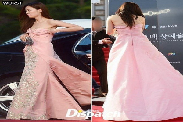 10 Outfit Terburuk Artis, Ada yang Mirip Sikat Kamar Mandi