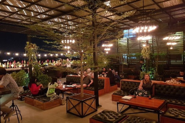 10 Tempat Wisata Romantis di Yogya, Nomor 5 Nikmati Sunset Merapi Jelang Makan Malam