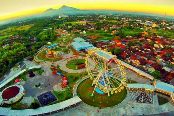 10 Tempat Wisata Romantis di Yogya, Nomor 5 Nikmati Sunset Merapi Jelang Makan Malam