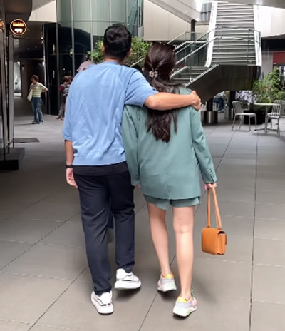 Raffi Ahmad Pamer Kemesraan dengan Istri, Sikap Nagita Slavina Tepis Rangkulan Suami Bikin Salfok