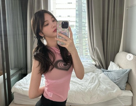Diisukan Pacaran dengan Park Seo Joon, Ini 5 Potret Cantik YouTuber Xooos
