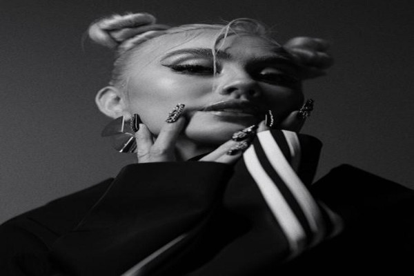 Mahal! Gaya Agnez Mo Tampil Berani Pakai Celana Dalam Rp3,7 Jutaan