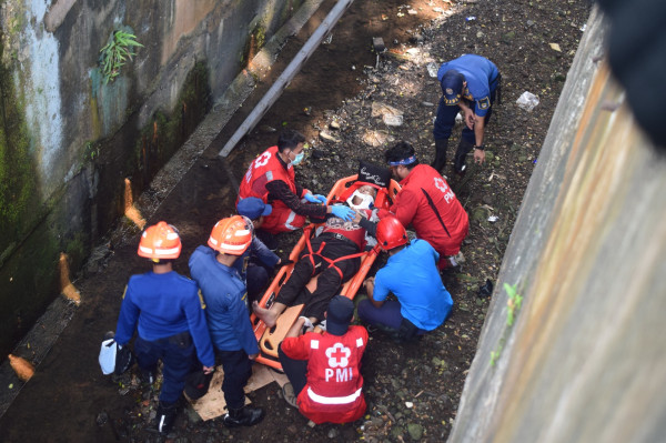 Lansia Jatuh dari Gedung di Kawasan Lippo Karawaci, Masuk Selokan Nyawa Selamat