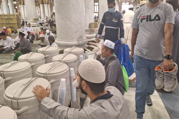 Melihat Pelayanan Masjid Nabawi, Tampung 450.000 Jemaah dan Habiskan 200 Ton Air Zamzam per Hari