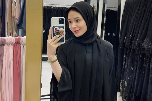 5 Artis Indonesia yang Lepas Hijab, Nomor Terakhir Bikin Gempar Publik