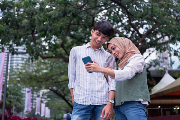 10 Etika Berteman dengan Lawan Jenis Setelah Menikah, Jangan Genit