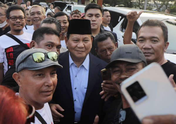 Prabowo Sambangi Solo, Disambut Relawan Bolone Mase dan Diteriaki Presiden