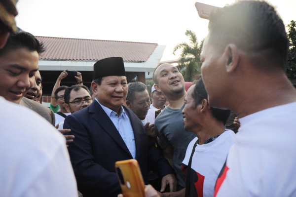 Prabowo Sambangi Solo, Disambut Relawan Bolone Mase dan Diteriaki Presiden