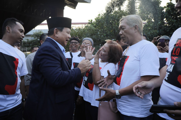 Prabowo Sambangi Solo, Disambut Relawan Bolone Mase dan Diteriaki Presiden