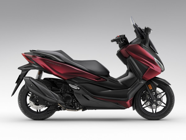Segarkan Desain dan Fitur, Harga Honda Forza Lebih Mahal Rp24 Juta Dibanding Yamaha Xmax