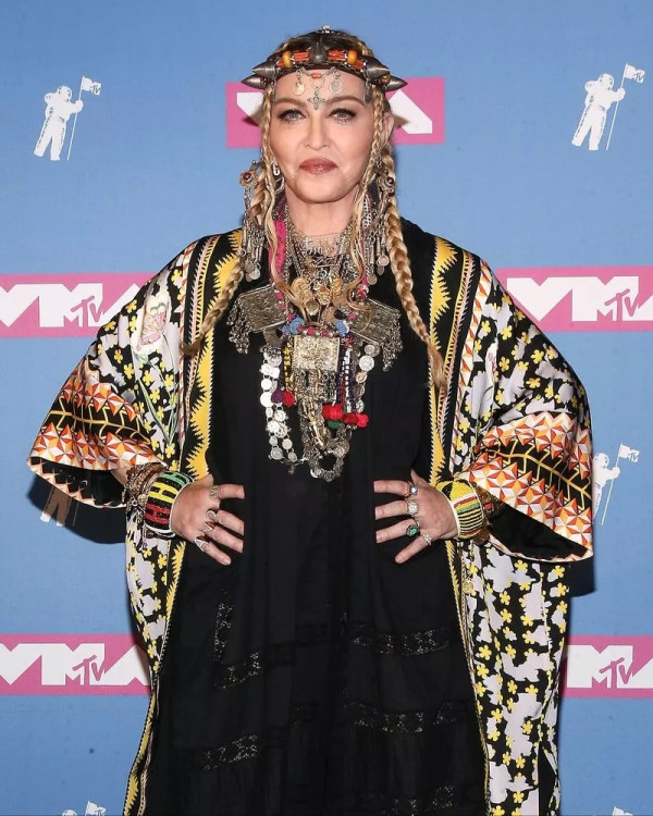 10 Artis Hollywood Ini Keturunan Bangsawan Inggris, Johnny Depp Sepupu Ratu Elizabeth II