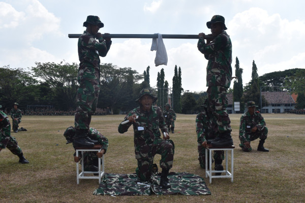 Penampakan Ratusan Siswa Komcad Matra Laut Unjuk Kemampuan Dasar Militer
