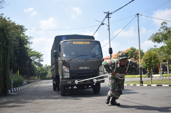 Penampakan Ratusan Siswa Komcad Matra Laut Unjuk Kemampuan Dasar Militer