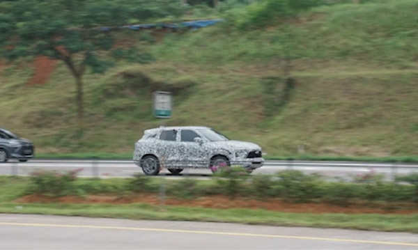 Mobil SUV Baru Mitsubishi Kepergok Uji Coba di Tol Cikampek, Ini Detail yang Menarik