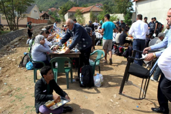 8 Tradisi Iduladha di 6 Benua, Menyalakan Obor dan Dupa Paling Populer di Asia