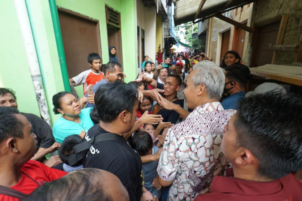 Momen Ganjar saat Sambangi Warga Jakarta, Jenguk Orang Sakit hingga Rayakan Ulang Tahun