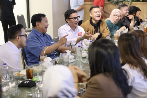 Makan Nasi Padang Bareng Juragan 99 dan Arief Muhammad, Prabowo Salut Makin Banyak Anak Muda Jadi Pengusaha