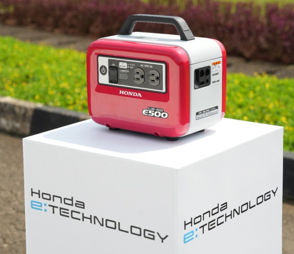 Honda Pinjamkan Mobil dan Motor Listrik ke Universitas Indonesia untuk Riset Elektrifikasi