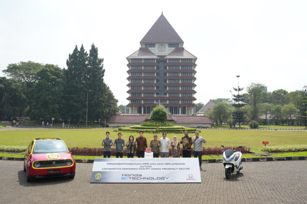 Honda Pinjamkan Mobil dan Motor Listrik ke Universitas Indonesia untuk Riset Elektrifikasi