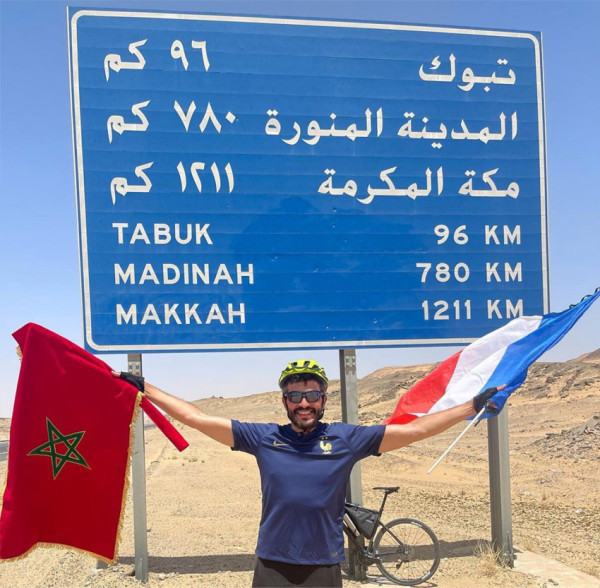 Nabil Ennasri Tiba di Tanah Suci Setelah Menggowes Sejauh 5.000 Kilometer