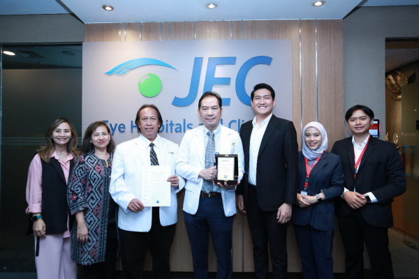 Teknologi Mutakhir Ini Dukung JEC Atasi Kelainan Refraksi di Tanah Air