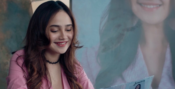 CERMIN: Barbie dan Hasrat Perempuan Menjadi Sempurna