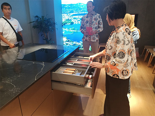 Inspirasi Desain Furnitur Minimalis dengan Fungsi Maksimal Tanpa Pegangan Laci