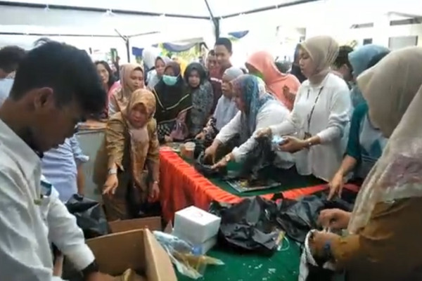 Sembako Murah Diserbu Warga Muara Enim, 2 Jam Ludes Terjual