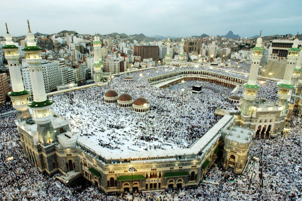 Dari Menyembelih Unta hingga Haji, Tradisi Idul Adha di Arab Saudi
