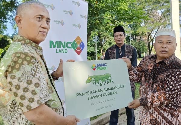 Terima Hewan Kurban dari MNC Peduli dan MNC Land, Kepala Desa Wates Jaya Berterima Kasih