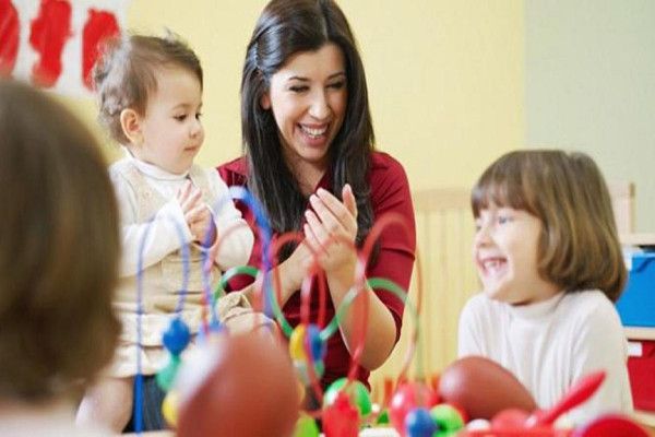 6 Cara Ampuh Meningkatkan Motivasi Belajar Anak, Beri Reward Hadiah