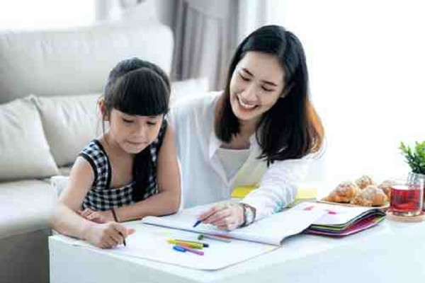 6 Cara Ampuh Meningkatkan Motivasi Belajar Anak, Beri Reward Hadiah