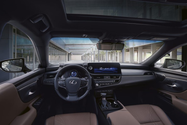 Taksi Khusus Sultan di Singapura Gunakan Lexus ES300 Hybrid Seharga Rp4,5 Miliar