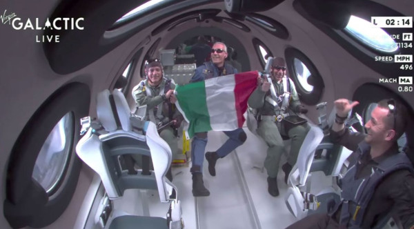 Virgin Galactic Sukses Terbang Perdana, 800 Penumpang Antre Membayar Rp6,7 Miliar