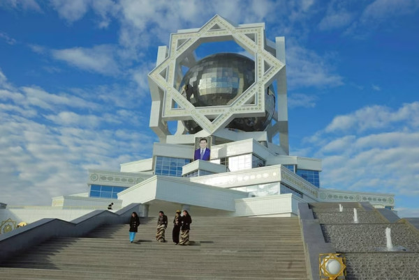 5 Kemegahan Kota Futuristik Arkadag di Turkemenistan, Semua Bangunan Dicat Putih dan Setinggi 7 Lantai