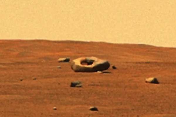 Mars Rover Perserverance Temukan Batu Berbentuk Donat di Mars