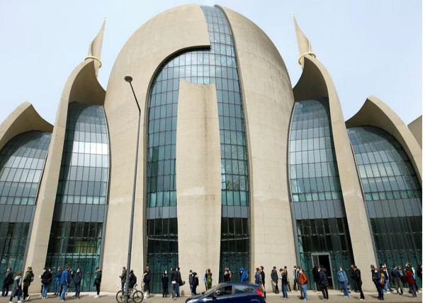 5 Bukti Diskriminasi terhadap Warga Muslim di Jerman, Nomor 2 Perempuan Berhijab Dimusuhi